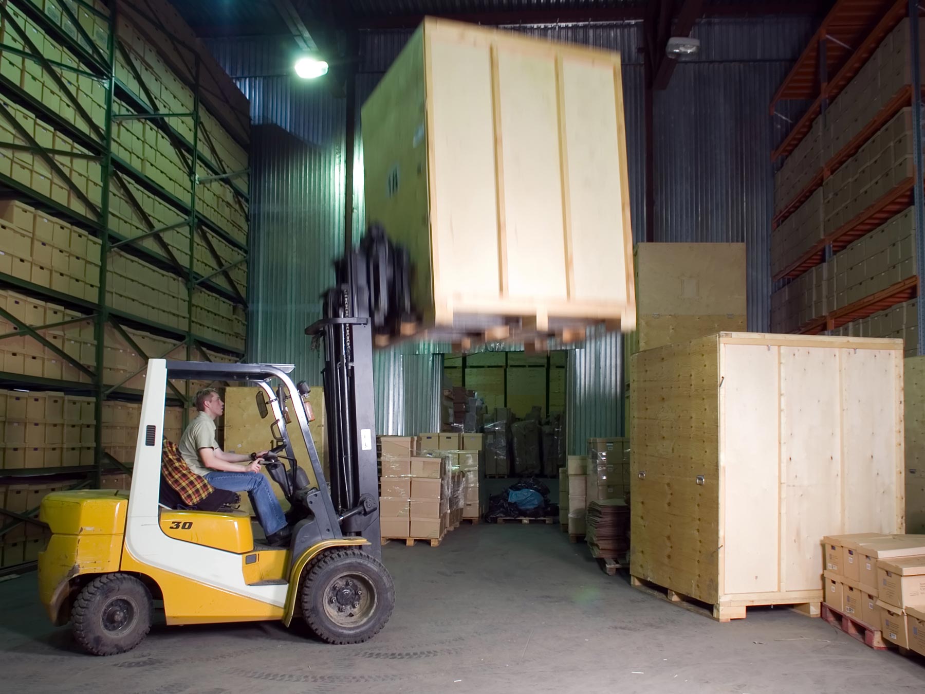 Yếu tố nào khiến lốp xe nâng bị mòn nhanh hơn