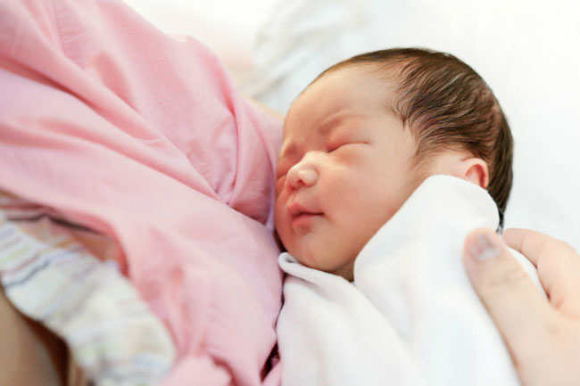 dich-vu-cham-soc-em-be-so-sinh-tot-nhat