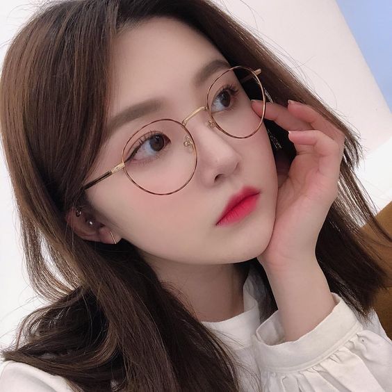 Tại sao nên lựa chọn gọng kính cận Hàn Quốc chính hãng?
