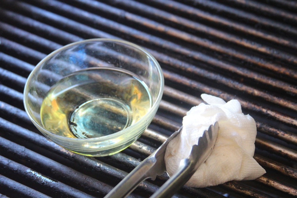 Should you put olive oil on steak before grilling? Should you put olive oil on steak before grilling?