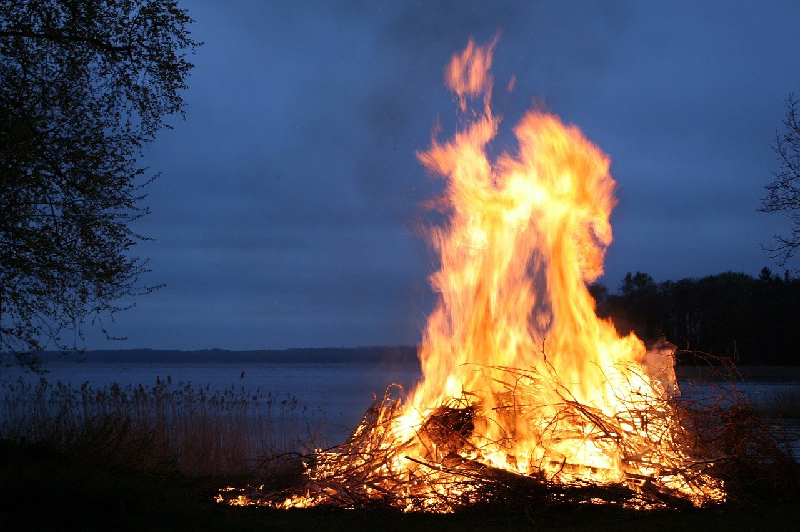 How to start a fire without a lighter How to start a fire without a lighter