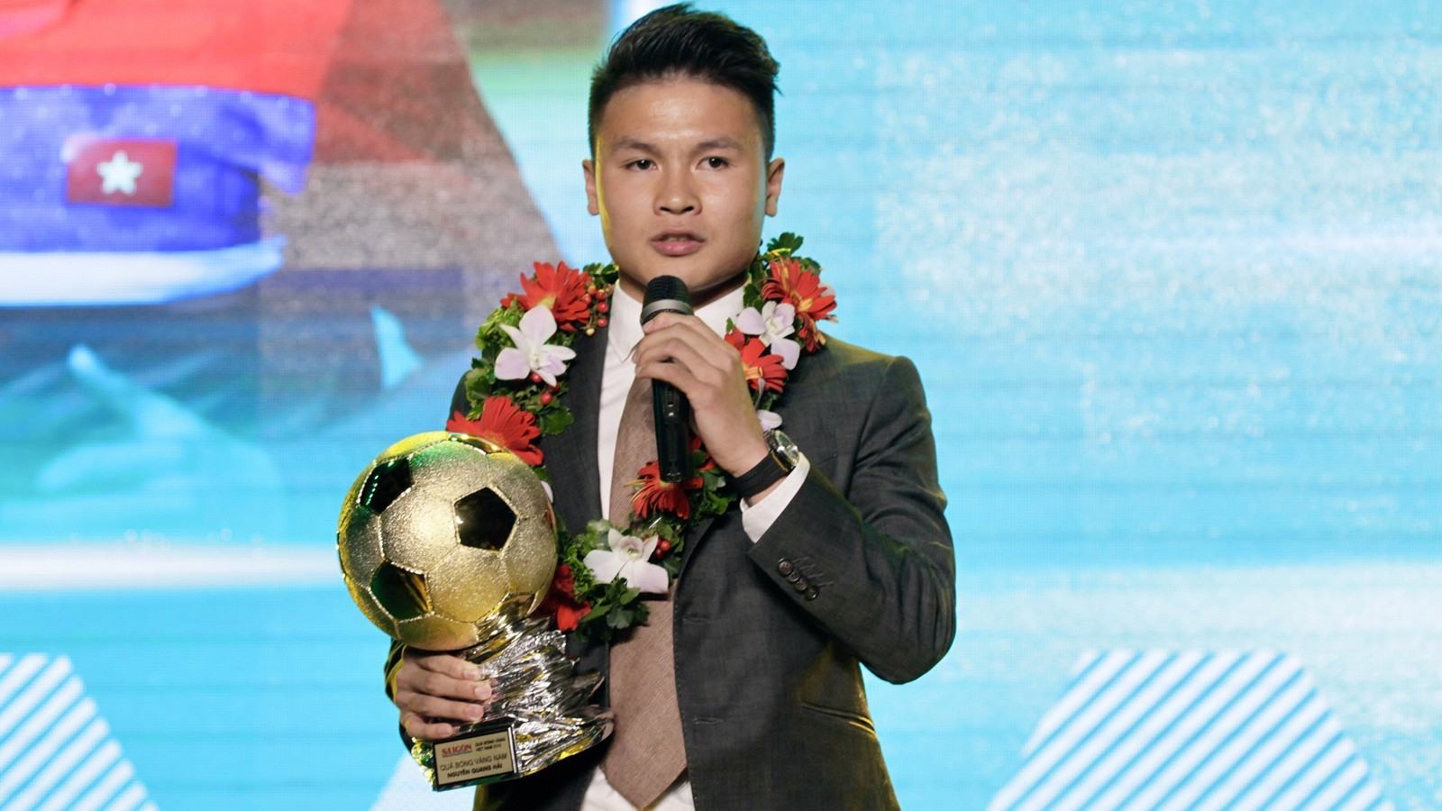 Quang Hải nhận danh hiệu Quả bóng vàng lần đầu tiên trong đời