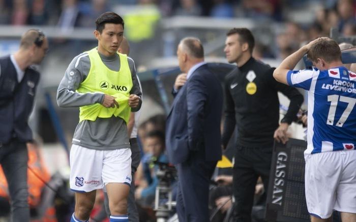 Văn Hậu vẫn đang ngồi dự bị trong đội hình của CLB Heerenveen