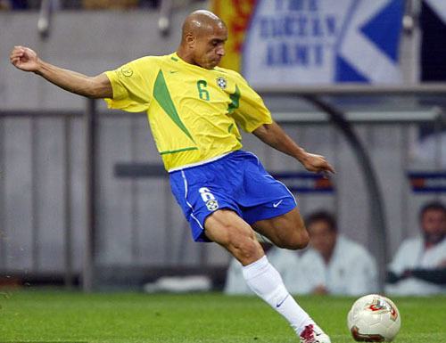 Hậu vệ xuất sắc nhất thế giới – Roberto Carlos