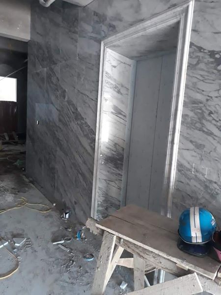 Mẫu đá marble ốp thang máy