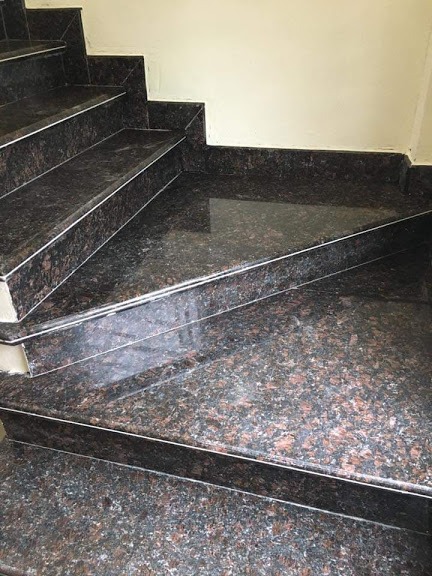 Cầu thang ốp đá granite