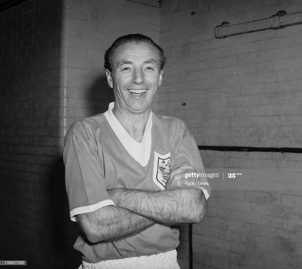 Stanley Matthews từng giữ kỷ lục cầu thủ bóng đá già nhất thế giới trước khi Kazuyoshi Miura xuất hiện