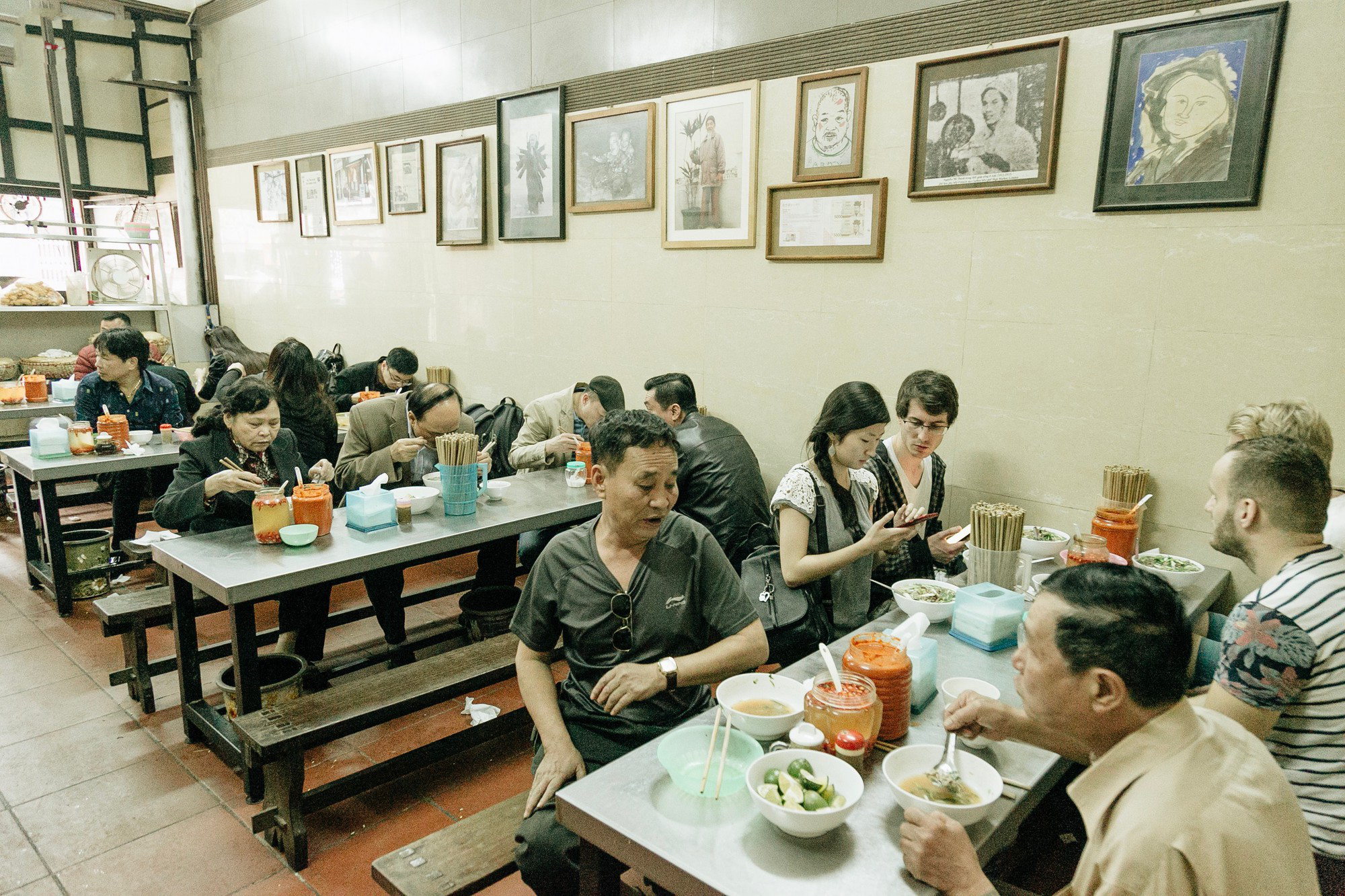 can-nguoi-phu-ban-pho-nhanh-nhen