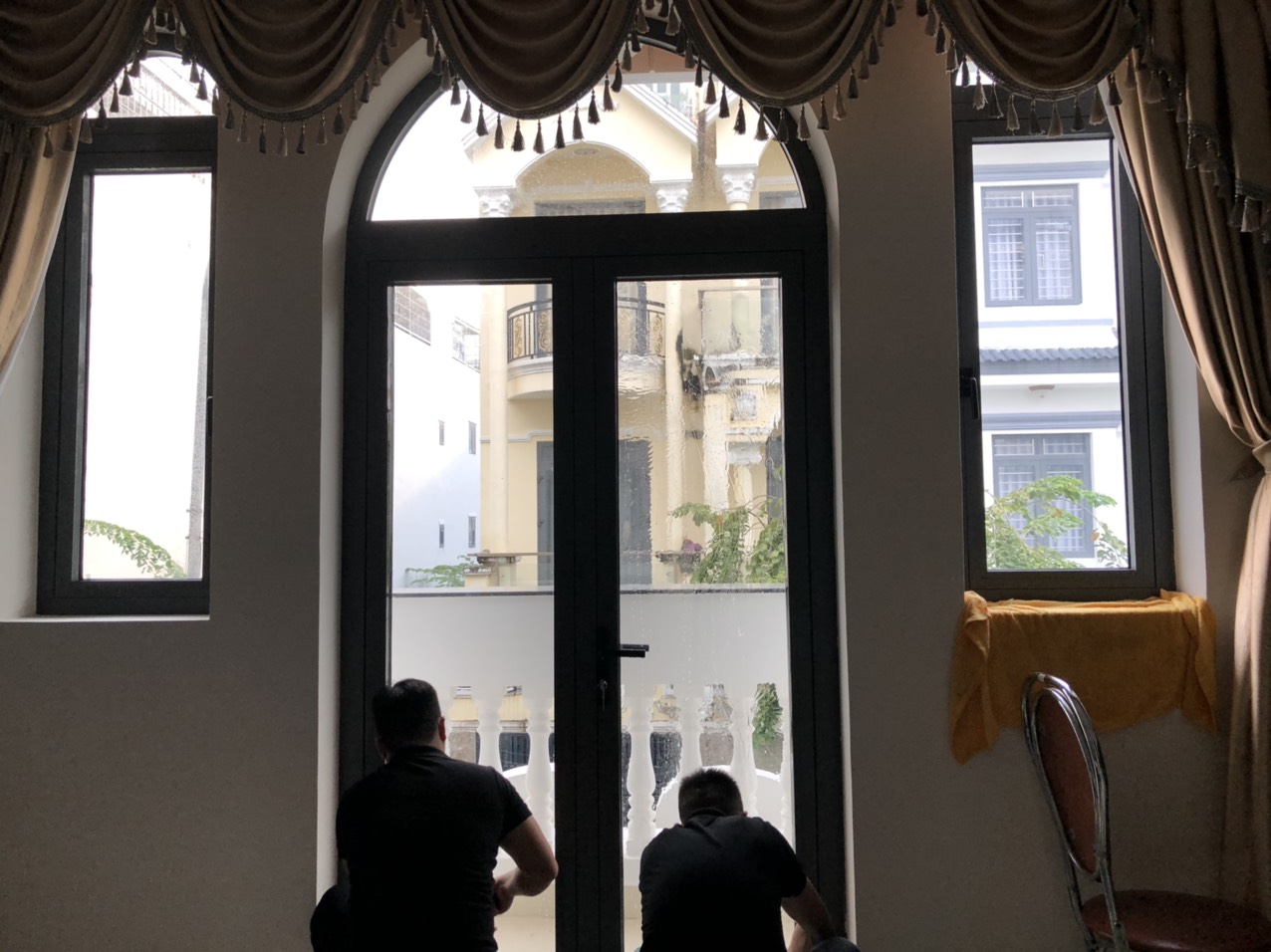 dán phim cách nhiệt phòng ngủ