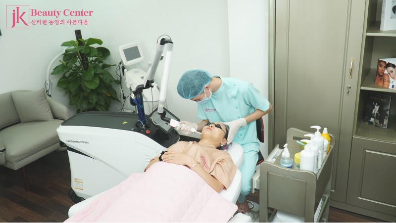 Tái cấu trúc ngoại vi - trẻ hóa được thực hiện tại Phòng khám JK Việt Nam với trang thiết bị hiện đại và bác sĩ chuyên môn cao