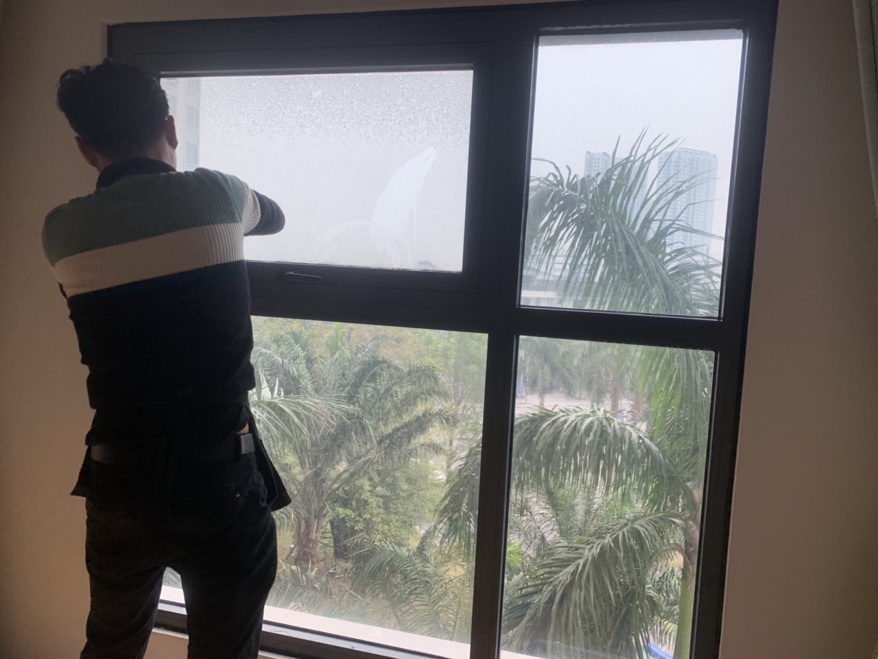 giấy dán kính chống nắng chung cư