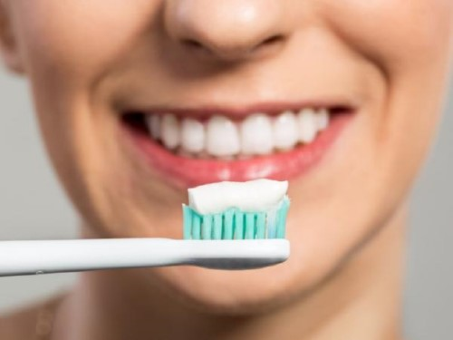 Chăm sóc răng trồng implant