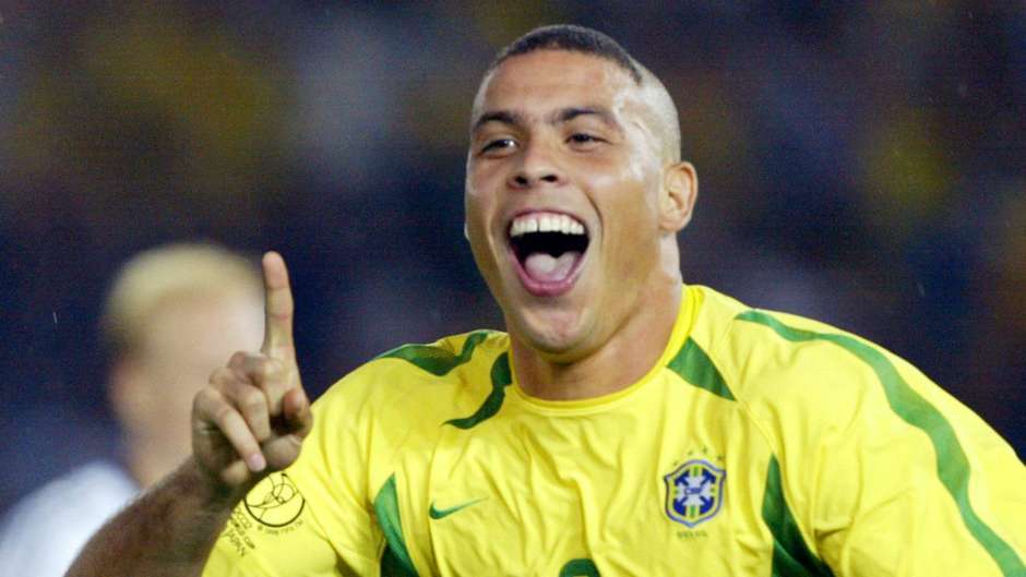 Ronaldo đã giải thích về kiểu đầu ấn tượng của mình trước đây