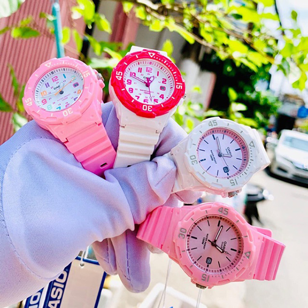 Các bố mẹ cần lưu tâm khi chọn lựa đồng hồ cho bé gái