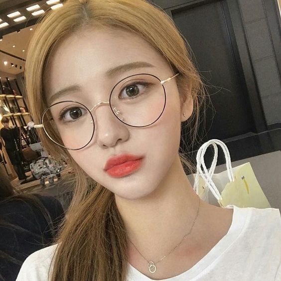 Tại sao nên lựa chọn gọng kính cận Hàn Quốc chính hãng?