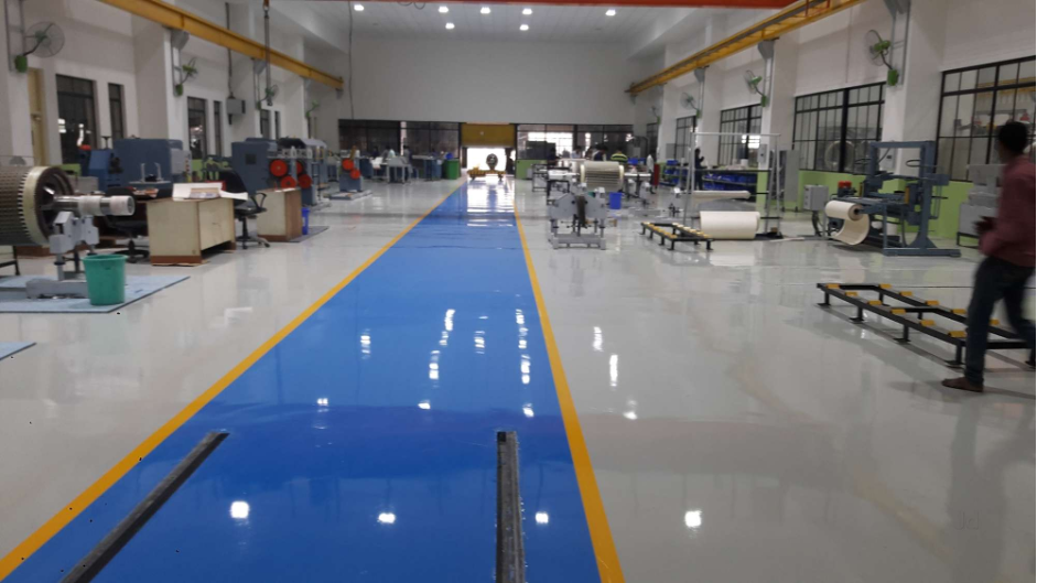 sơn epoxy tự san phẳng hình 2