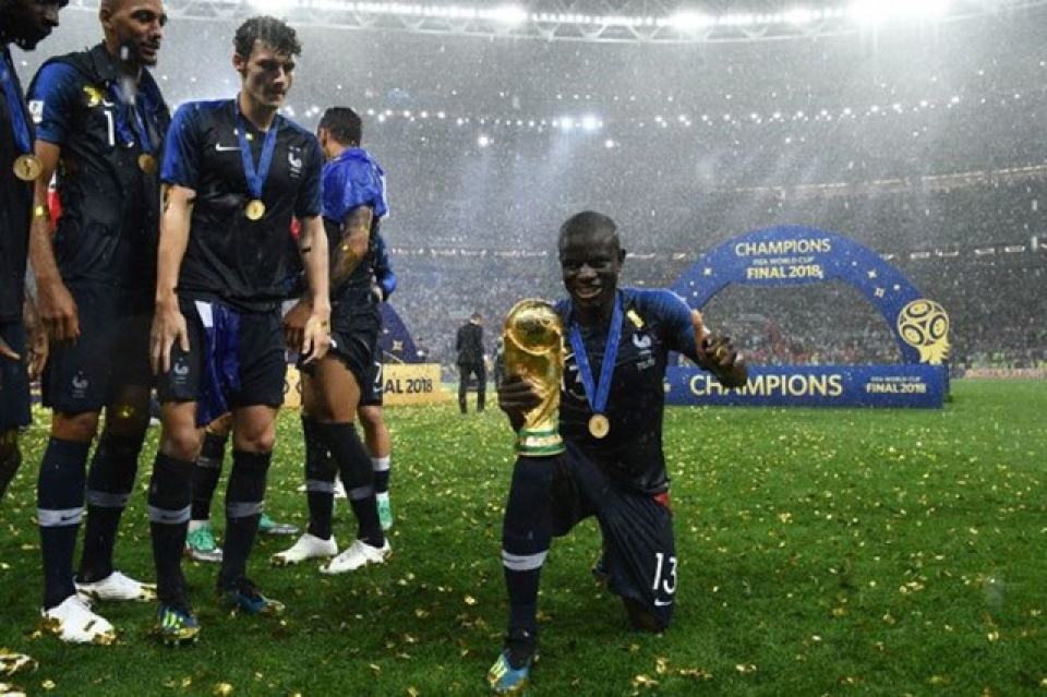 N'Golo Kante là một tiền vệ trung tâm nổi tiếng của Chelsea