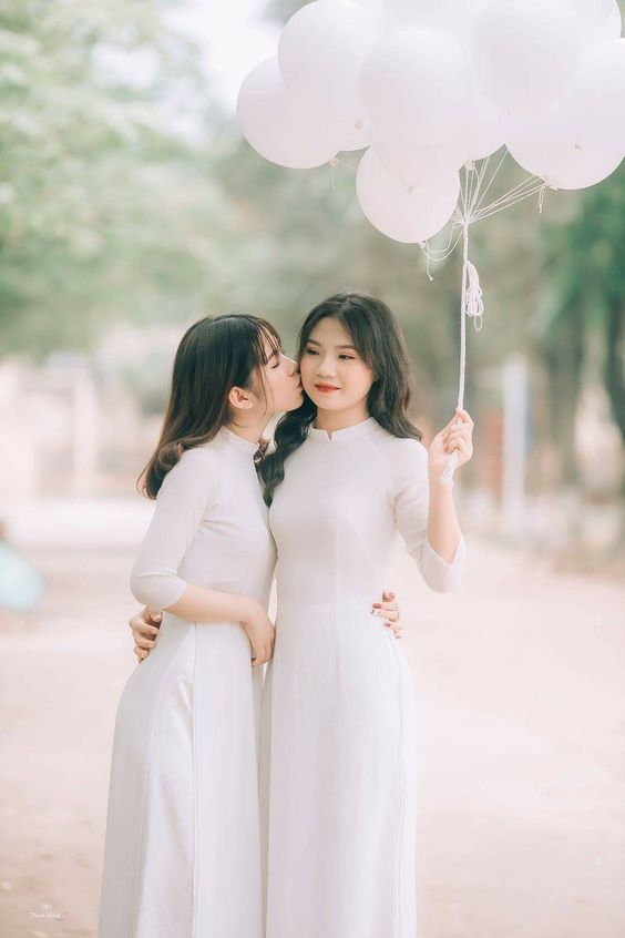 Tư vấn trang điểm và làm tóc phù hợp cho ảnh kỷ yếu cấp 3