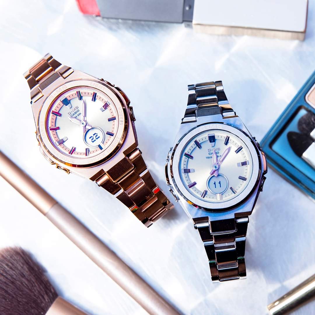Casio Baby G sử dụng kim loại thay vì nhựa như thông thường.