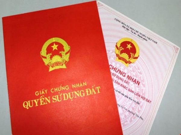 Kiểm tra sổ đỏ nhà đất giúp người mua tránh được những rủi ro cũng như rắc rối sau khi thực hiện giao dịch mua bán.