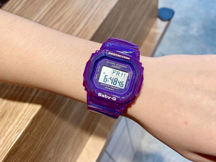 Casio BGD-560S-6 gây ấn tượng với màu tím đơn sắc nổi bật.