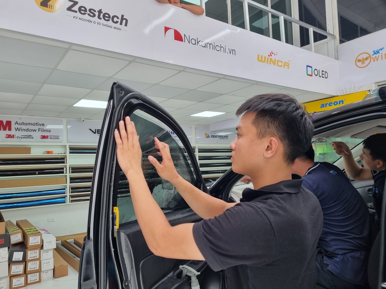 Dán phim cách nhiệt xe hơi