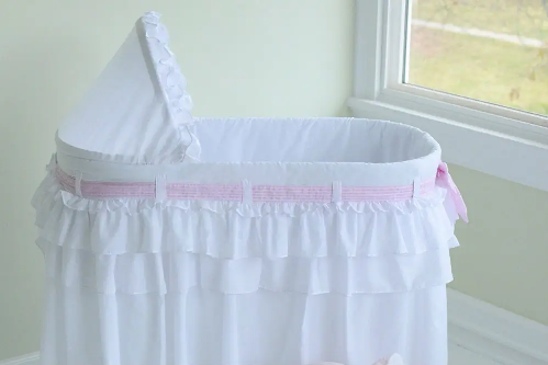 Lamont Home Bassinet – Full White Skirt Design Review Lamont Home Bassinet – Full White Skirt Design Review
