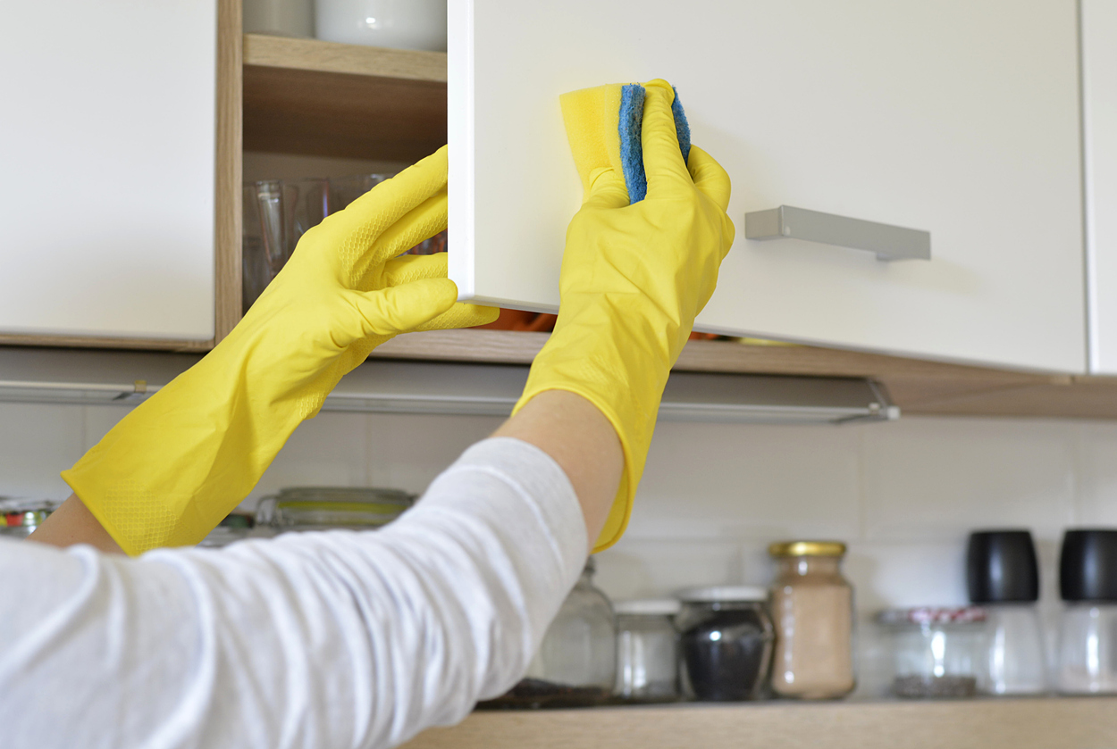 How to clean kitchen cabinets and remove grease in a minute How to clean kitchen cabinets and remove grease in a minute