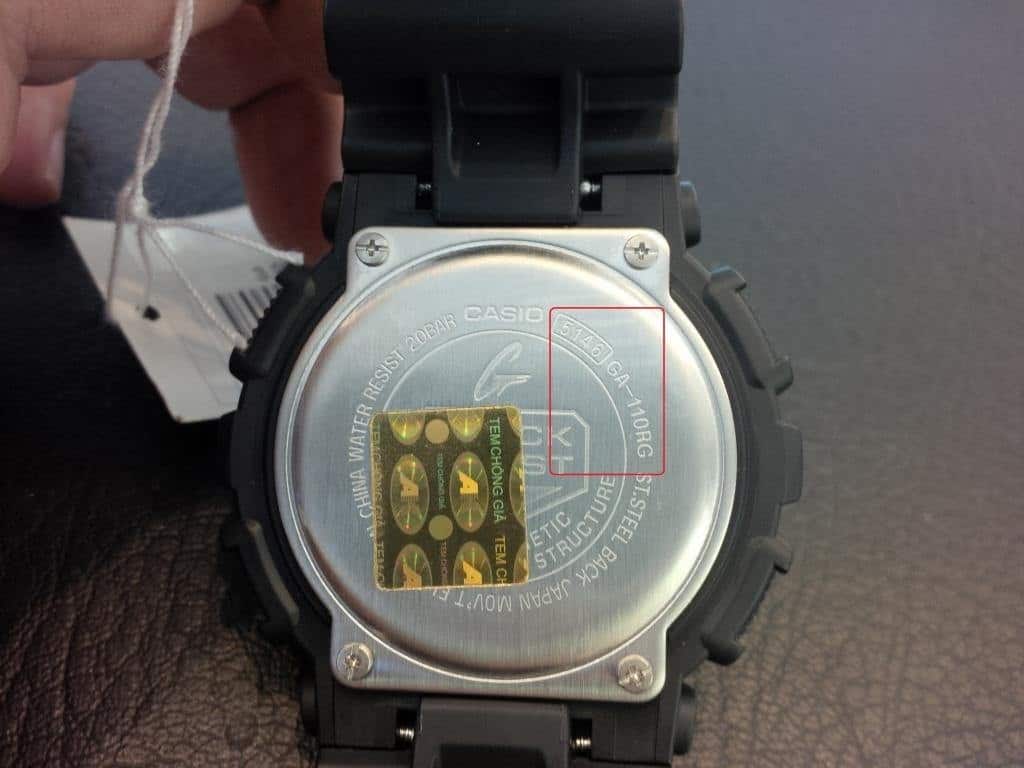 Có thể dựa vào tem chống hàng giả để phân biệt đồng hồ G-Shock chính hãng