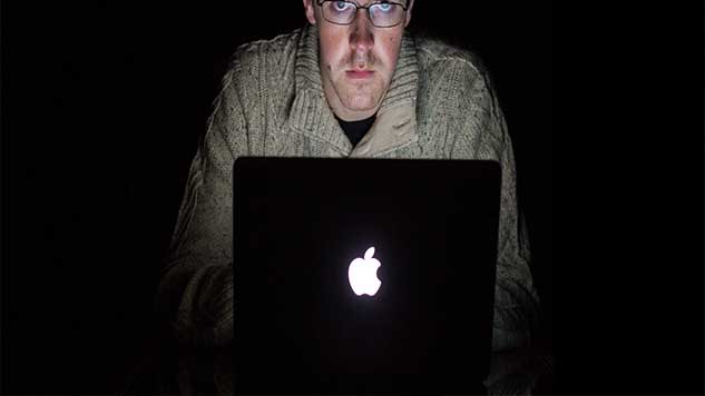 Does Using A Laptop In The Dark Damage Your Eyes? Does Using A Laptop In The Dark Damage Your Eyes?