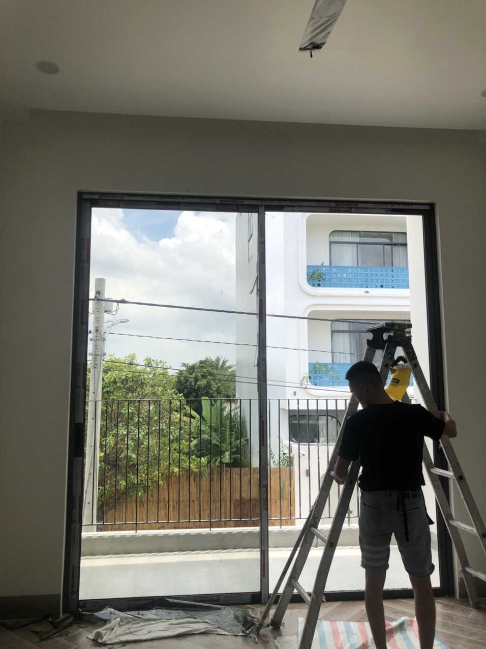 Giấy dán kính cách nhiệt, chống nắng tại nhà riêng