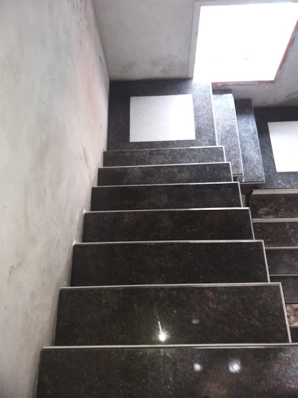 Cầu thang ốp đá granite