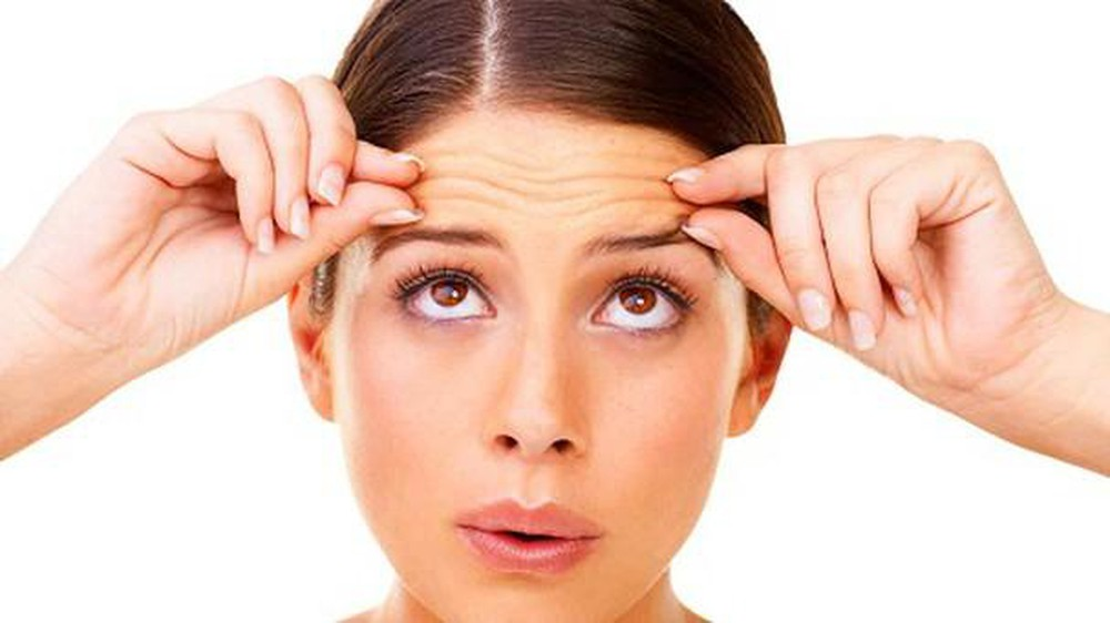 Mắt co giật ở hàng mí trên hoặc cả hàng mí dưới 