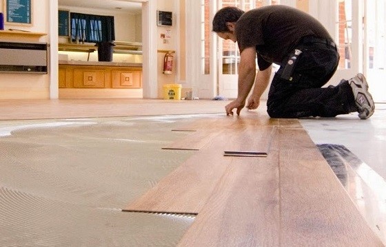 Những lưu ý quan trọng khi thi công sàn nhựa dán keo