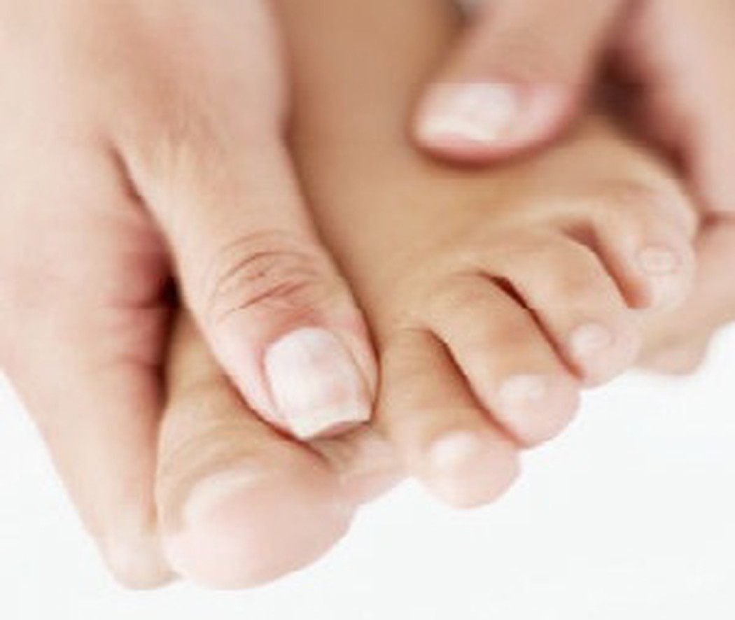 Cách ngâm chân kết hợp bồn ngâm chân trị nấm da bàn chân