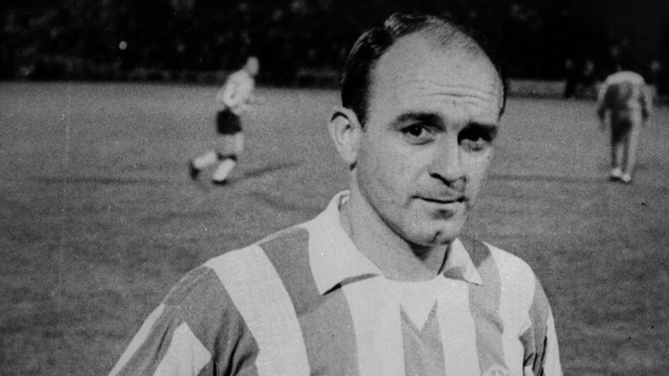 Tiền vệ trung tâm Alfredo Di Stefano
