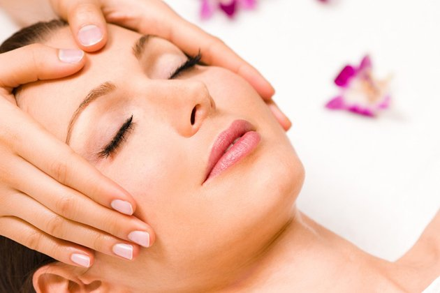 Các phương pháp massage, bấm huyệt được đồn là có khả năng làm đầy thái dương