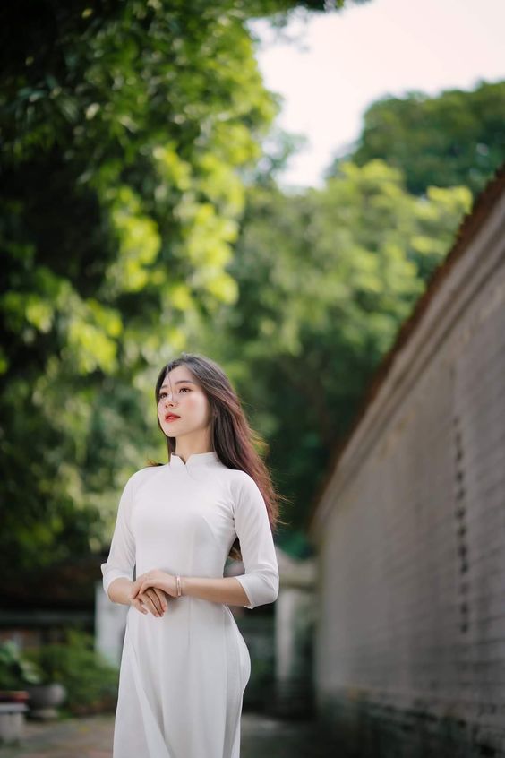 Tư vấn trang điểm và làm tóc phù hợp cho ảnh kỷ yếu cấp 3